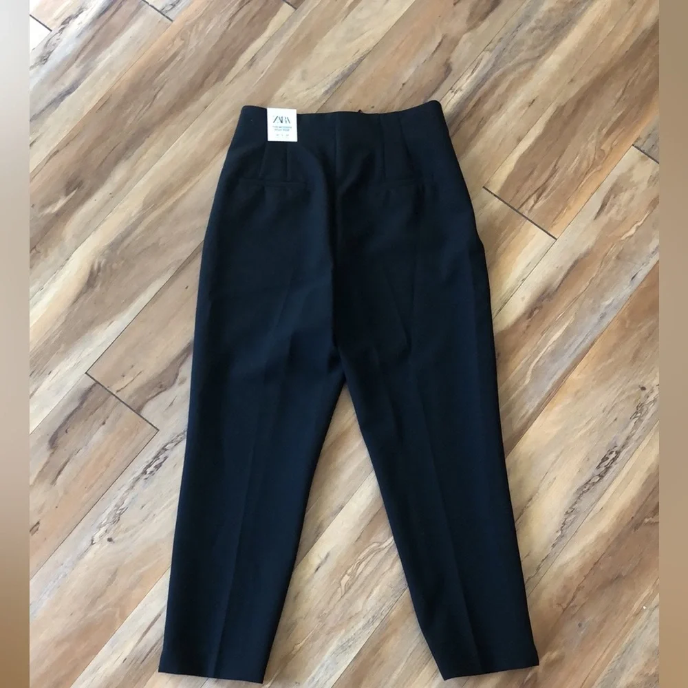 ZARA Modern High Rise - Picture 3 of 3